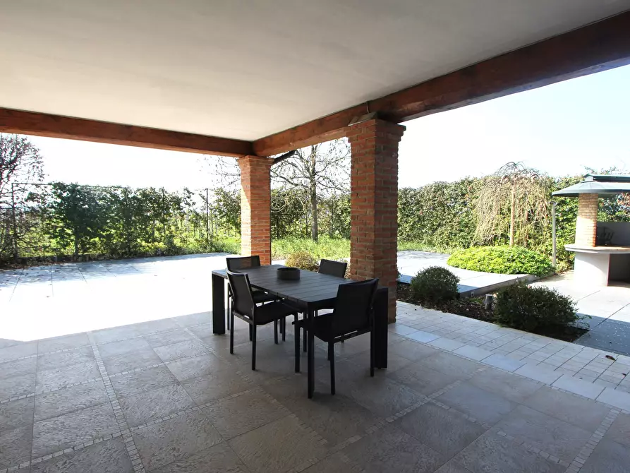 Immagine 2 di Villa in vendita  in Via Augusto Ferrari a Valsamoggia