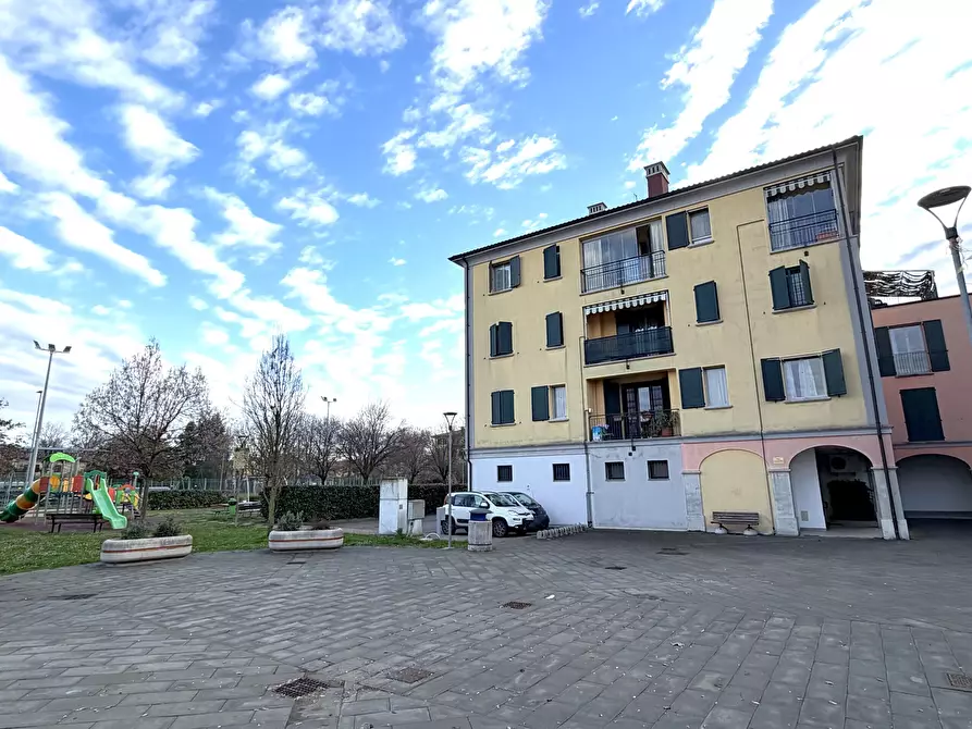 Immagine 35 di Appartamento in vendita  in Piazza Lorenzo D' Auria 3 a Valsamoggia