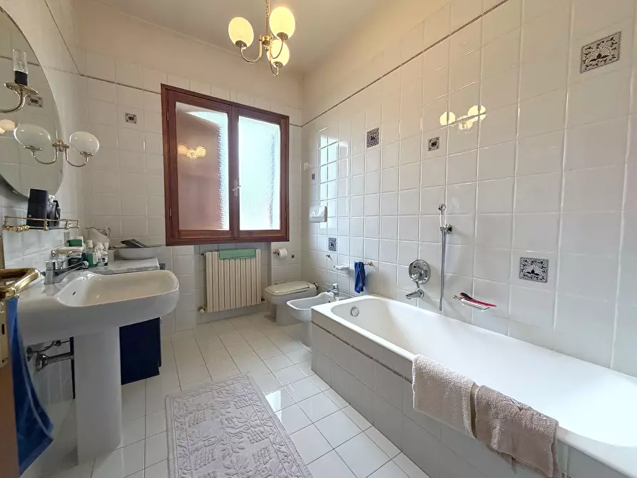 Immagine 17 di Porzione di casa in vendita  a Valsamoggia