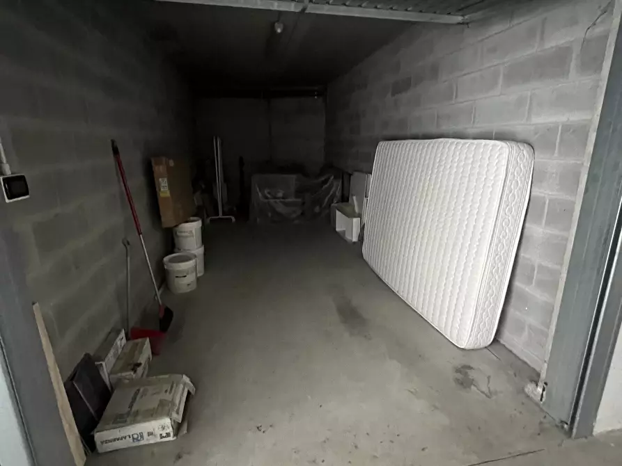 Immagine 3 di Garage in vendita  in Via Castelfranco a Valsamoggia