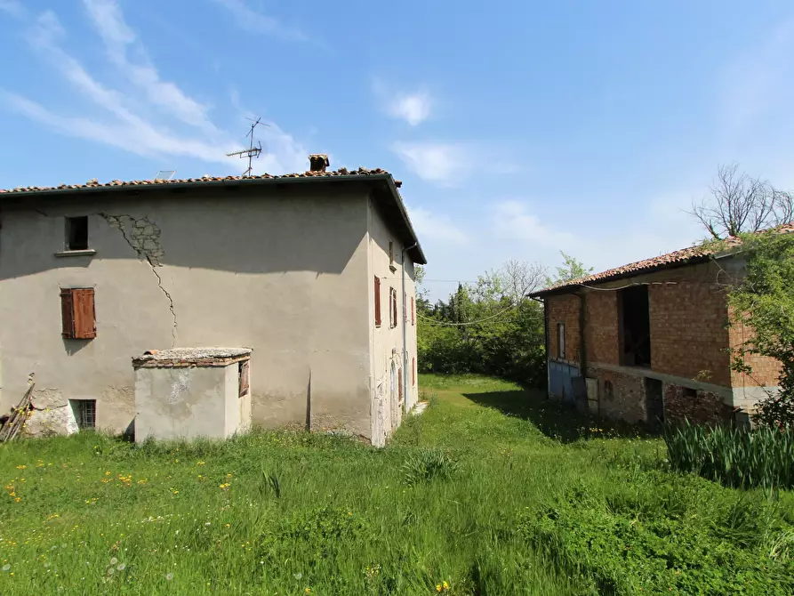 Immagine 7 di Rustico / casale in vendita  in via Castello a Valsamoggia