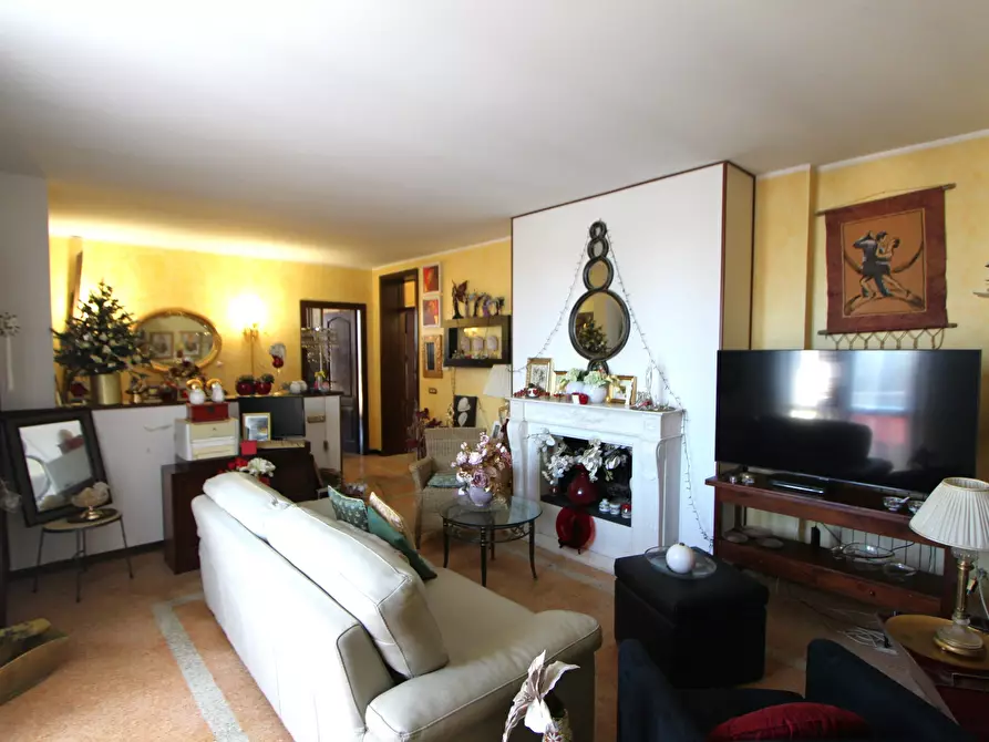 Immagine 2 di Appartamento in vendita  in Via Magazzino a Valsamoggia