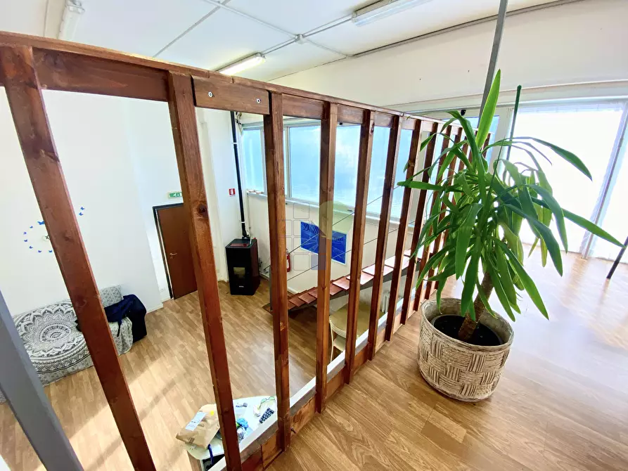 Immagine 3 di Attività artigianale in vendita  in via dei Ramai a Livorno