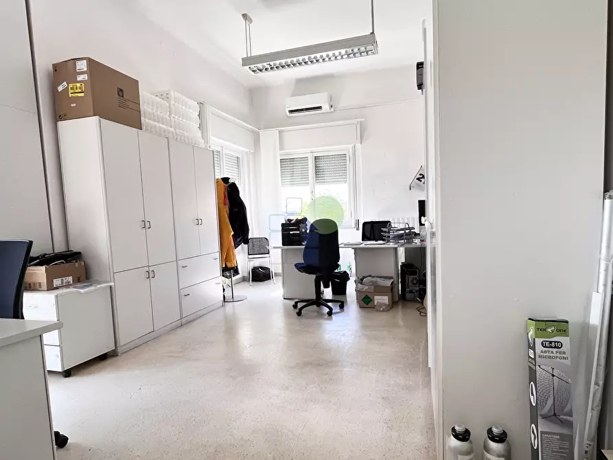 Immagine 9 di Ufficio in affitto  in Via L. da Vinci 35 a Livorno