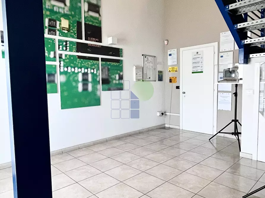Immagine 17 di Attività artigianale in affitto  in Via  Cimarosa 55 a Livorno