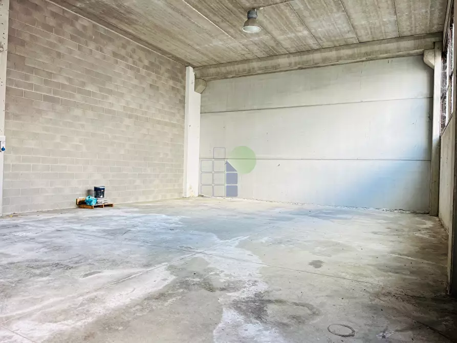 Immagine 4 di Attività artigianale in affitto  in Via Dell'Artigianato 43 a Livorno