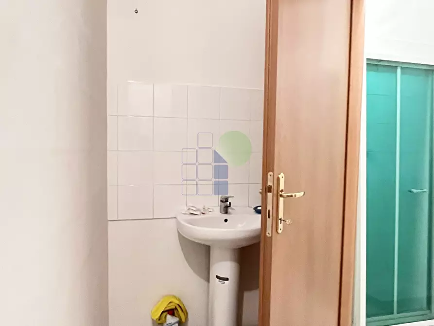 Immagine 10 di Capannone industriale in affitto  in Via Pera 33 a Livorno