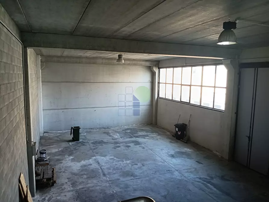 Immagine 4 di Attività artigianale in affitto  in Via Dell'Artigianato 43 a Livorno