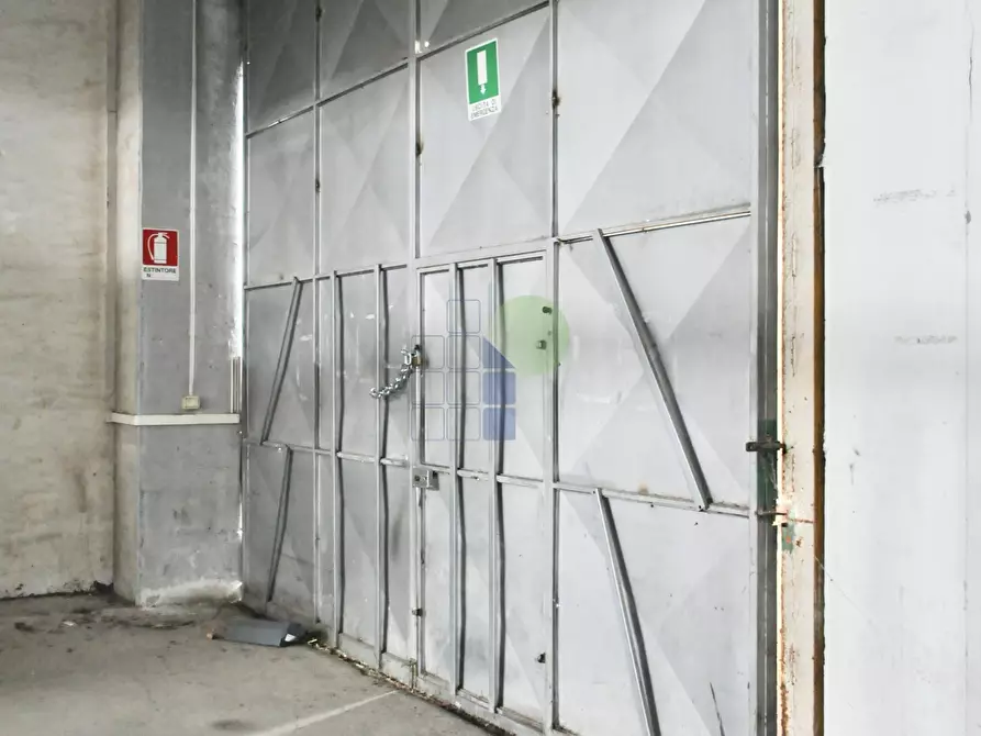 Immagine 12 di Attività artigianale in vendita  in Via della Padula 11 a Livorno