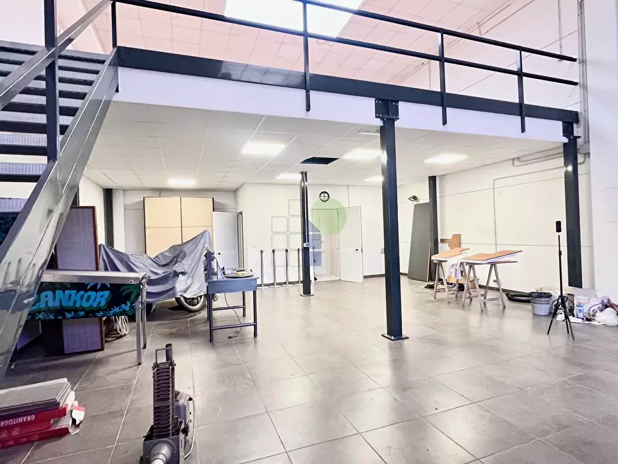 Immagine 1 di Attività artigianale in affitto  in Via della Padula 11 a Livorno