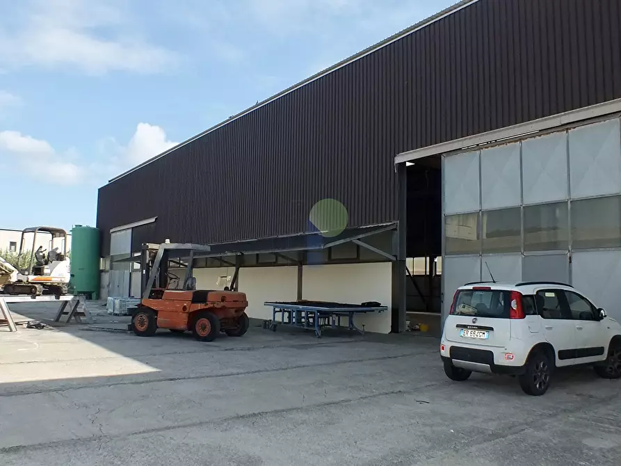 Immagine 1 di Attività artigianale in vendita  in via Arno 22 a Piombino