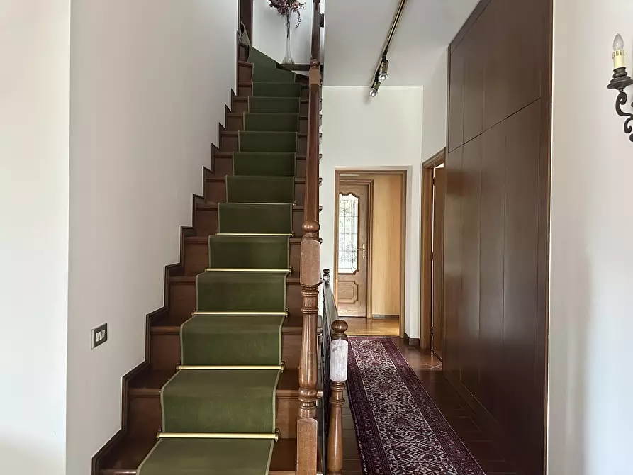 Immagine 6 di Villa in vendita  in Via Varallo Pombia 2 a Castelletto Sopra Ticino