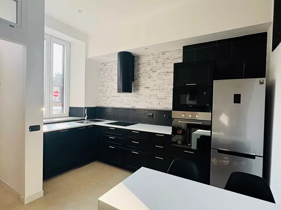 Immagine 7 di Pentalocale in affitto  a Arona