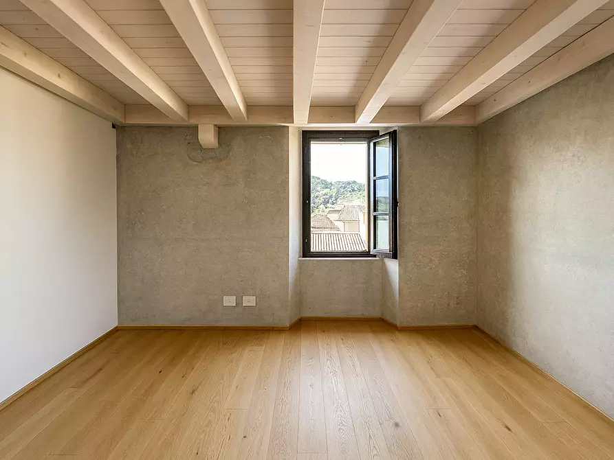 Immagine 23 di Quadrilocale in vendita  in Via Mazzini 1 a Meina