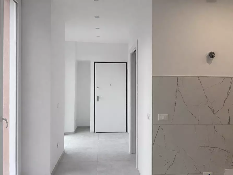 Immagine 3 di Quadrilocale in vendita  in Corso Liberazione 1 a Arona