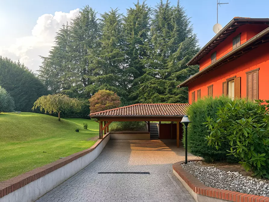 Immagine 38 di Villa in vendita  in Via Madonna della Motta 1 a Dormelletto