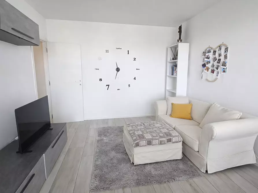 Immagine 1 di Trilocale in affitto  a Borgomanero