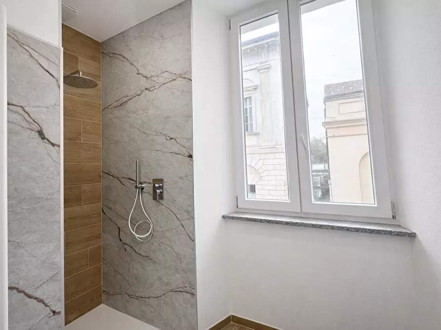 Immagine 14 di Quadrilocale in vendita  in Corso Liberazione 1 a Arona