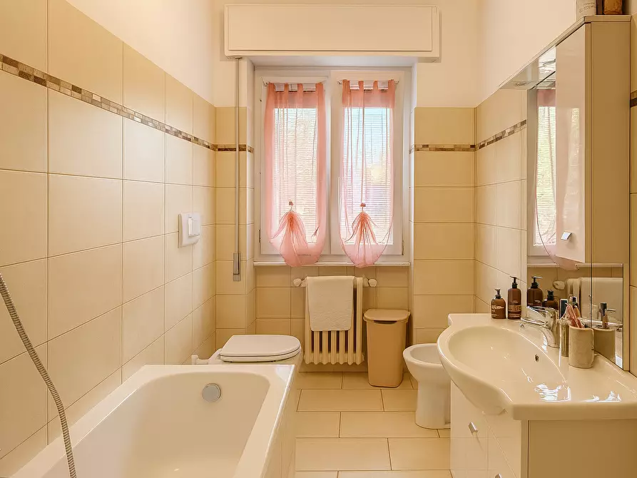 Immagine 13 di Trilocale in vendita  in Via Mottarone 1 a Arona