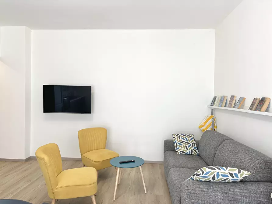 Immagine 2 di Trilocale in affitto  in Via XXV Aprile 1 a Arona