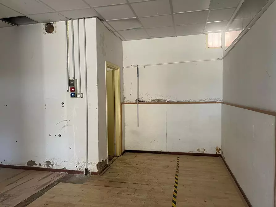 Immagine 12 di Laboratorio in vendita  in Via Grazia Deledda a Scandicci
