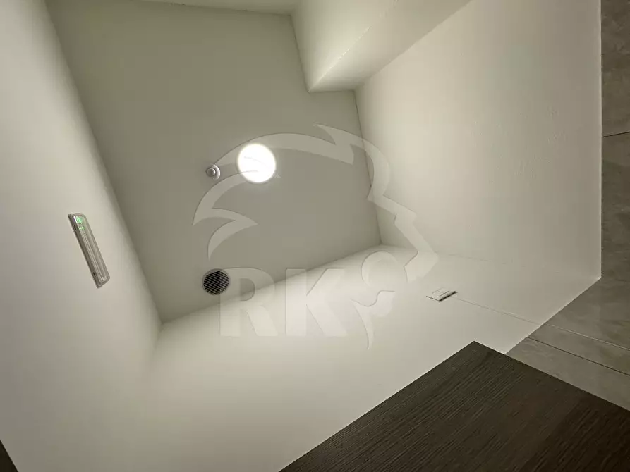 Immagine 23 di Locale commerciale in affitto  in Via Riva di Reno 56 a Bologna