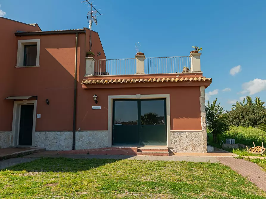 Immagine 26 di Villa in vendita  in Via Priamo 10 a Siracusa