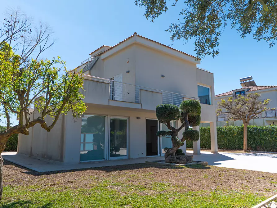 Immagine 4 di Villa in vendita  in Via dell'Airone 3 a Siracusa