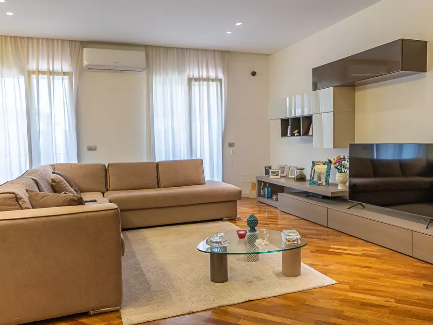 Immagine 2 di Appartamento in vendita  in Via Corsica 3 a Siracusa