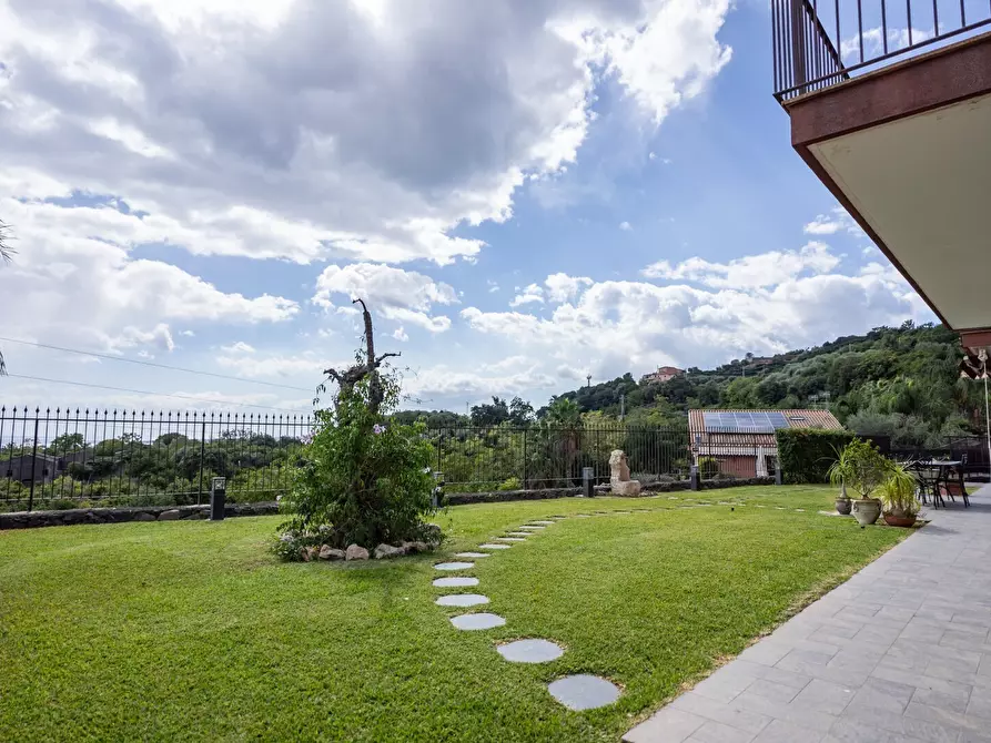 Immagine 21 di Villa in vendita  in Via Vincenzo Bellini 163 a Piedimonte Etneo