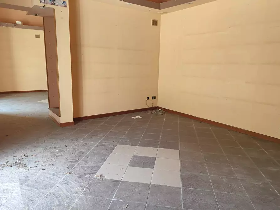 Immagine 4 di Locale commerciale in vendita  in Viale Tica 44 a Siracusa