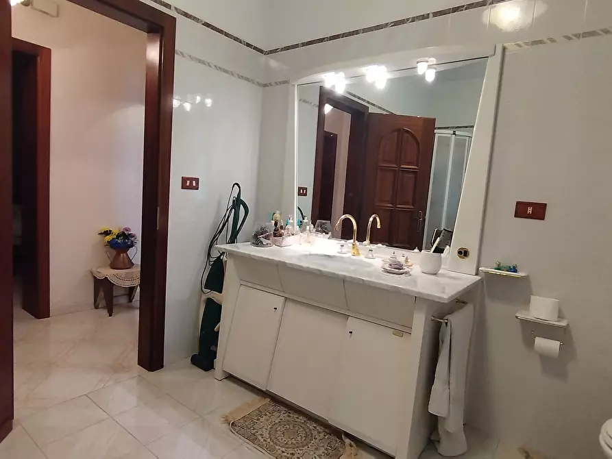 Immagine 32 di Villa in vendita  in Via Stromboli 7 a Siracusa