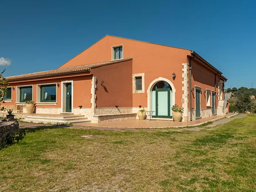 Immagine 9 di Villa in vendita  in Via Priamo 10 a Siracusa