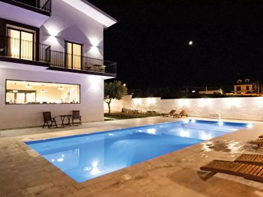 Immagine 3 di Villa in vendita  in Viale Edoardo Garrone 56 a Melilli