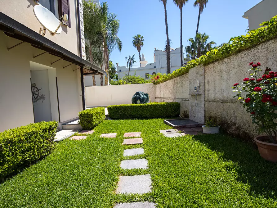 Immagine 10 di Villa in vendita  in Via Taormina 37 a Siracusa