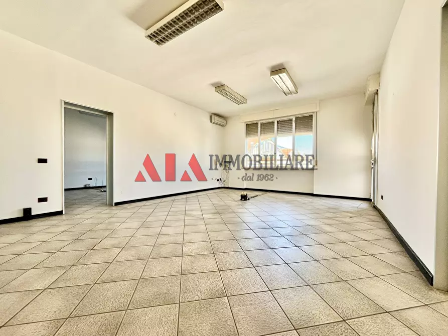 Immagine 11 di Ufficio in affitto  in Via D'acquisto Salvo a Pontedera