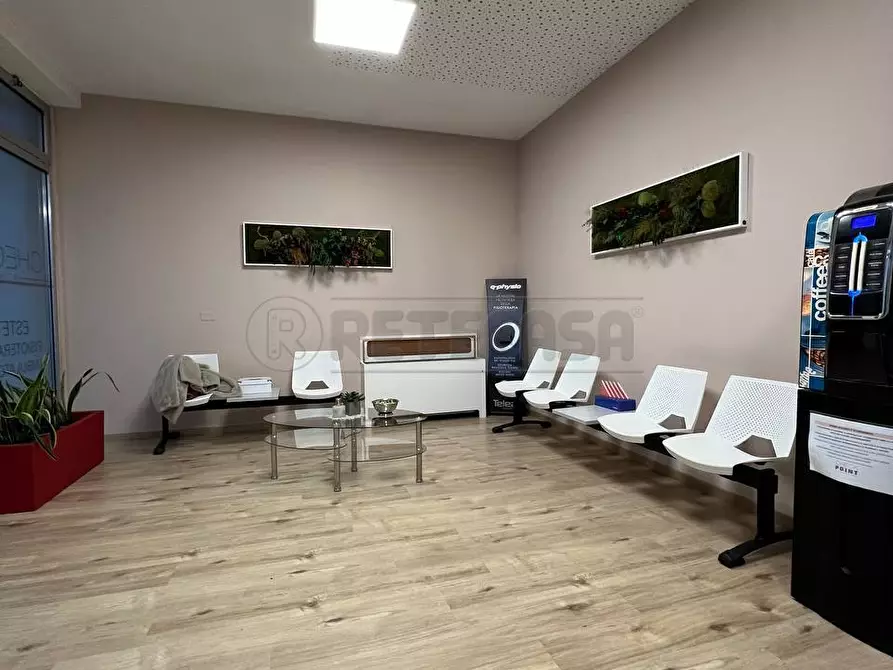 Immagine 1 di Locale commerciale in vendita  a Montecchio Maggiore