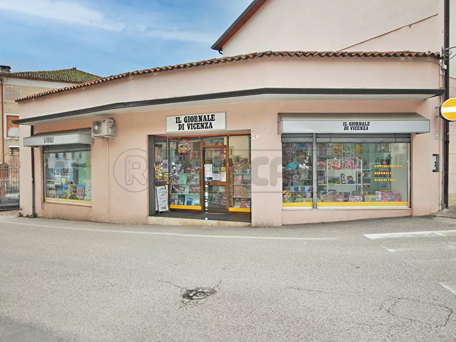 Immagine 1 di Locale commerciale in vendita  in Via G. Marconi 2 a Cornedo Vicentino