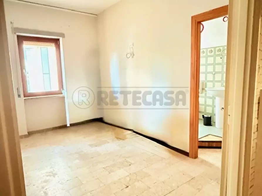 Immagine 11 di Trilocale in vendita  in Via Sandro Pertini 1 a Salerno