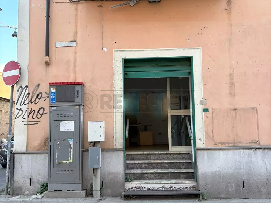 Immagine 1 di Locale commerciale in affitto  in Via Santa Croce a Capodrise