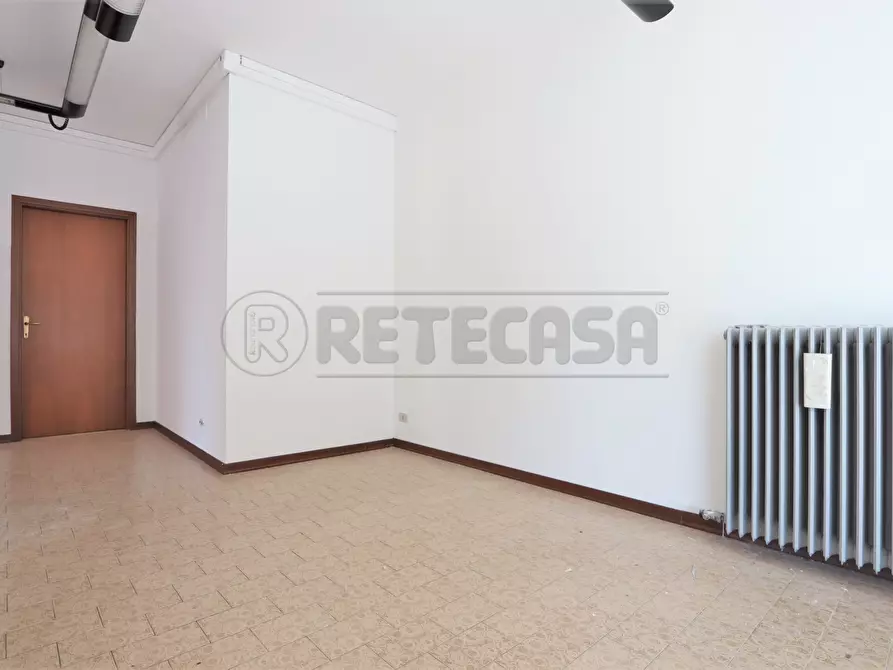 Immagine 8 di Locale commerciale in affitto  a Castegnero