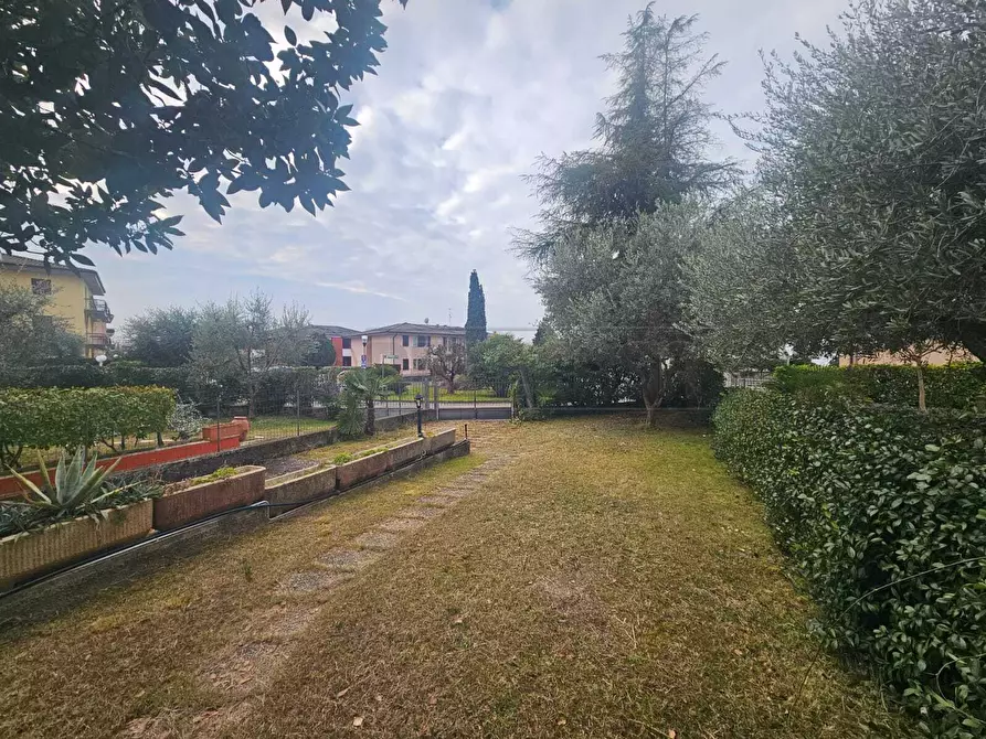 Immagine 17 di Trilocale in vendita  a Bardolino