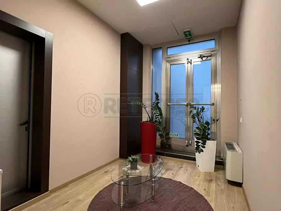 Immagine 6 di Locale commerciale in vendita  a Montecchio Maggiore