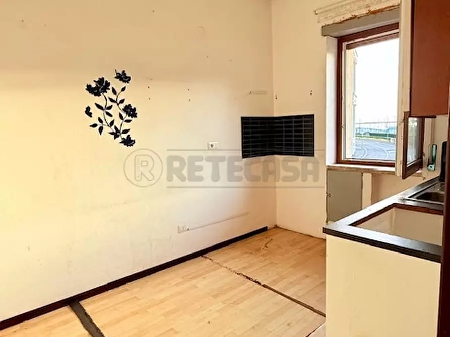 Immagine 16 di Trilocale in vendita  in Via Sandro Pertini 1 a Salerno