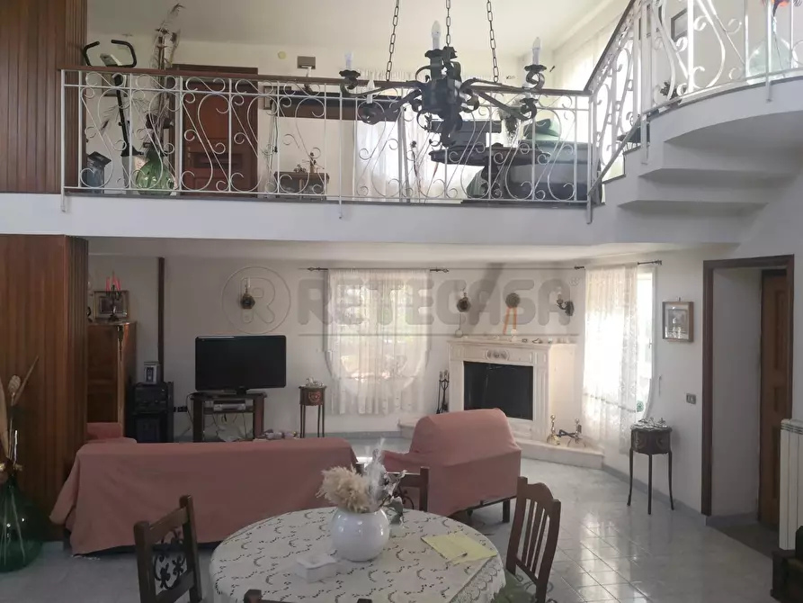 Immagine 12 di Villa in vendita  in Viale Cimabue 33 a Castel Volturno