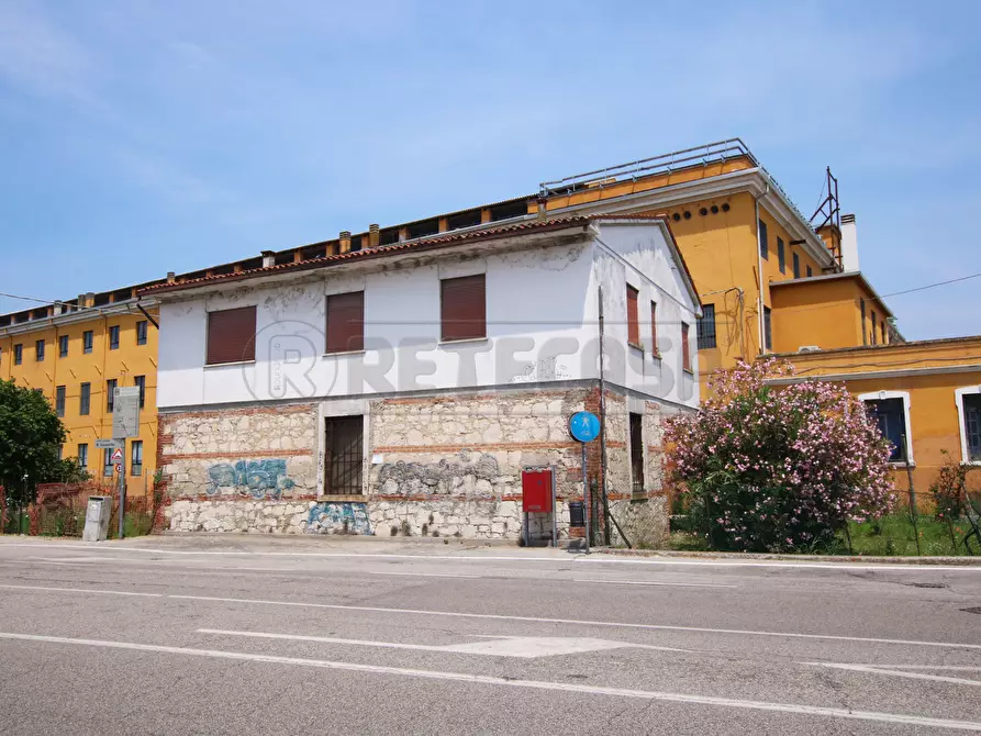 Immagine 24 di Villa in vendita  a Vicenza