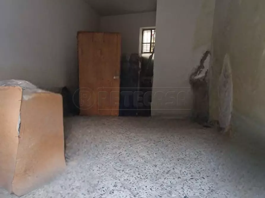 Immagine 2 di Locale commerciale in vendita  a Mercato San Severino