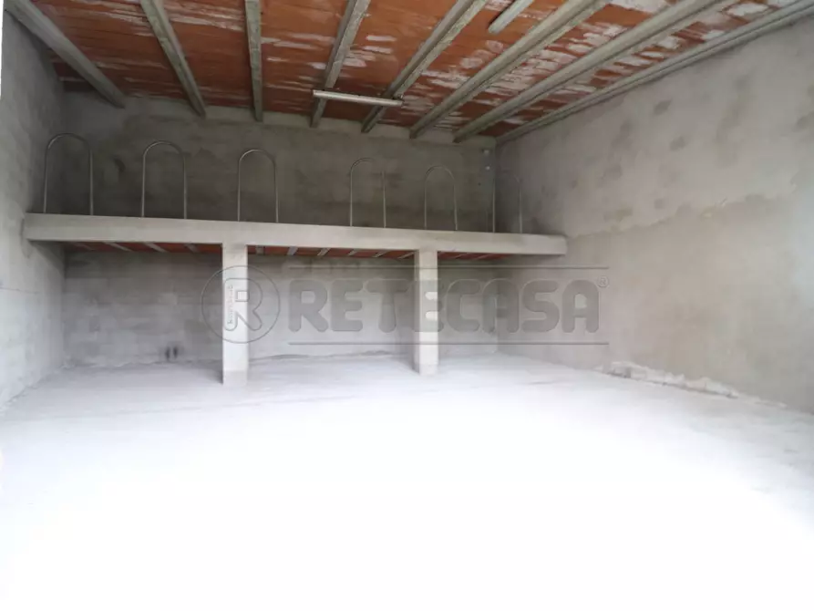 Immagine 12 di Locale commerciale in vendita  in Via Guido Reni 2 a Bondeno