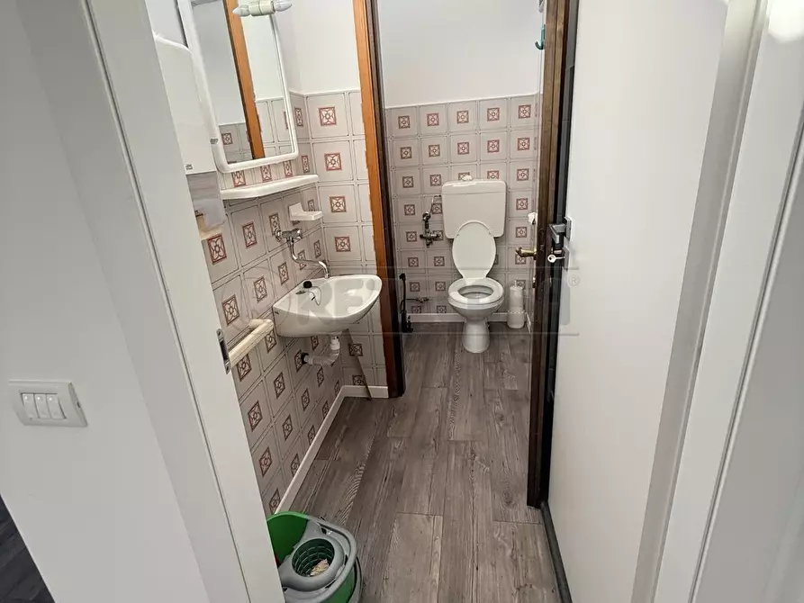 Immagine 2 di Locale commerciale in affitto  in Piazza G. Carli a Montecchio Maggiore