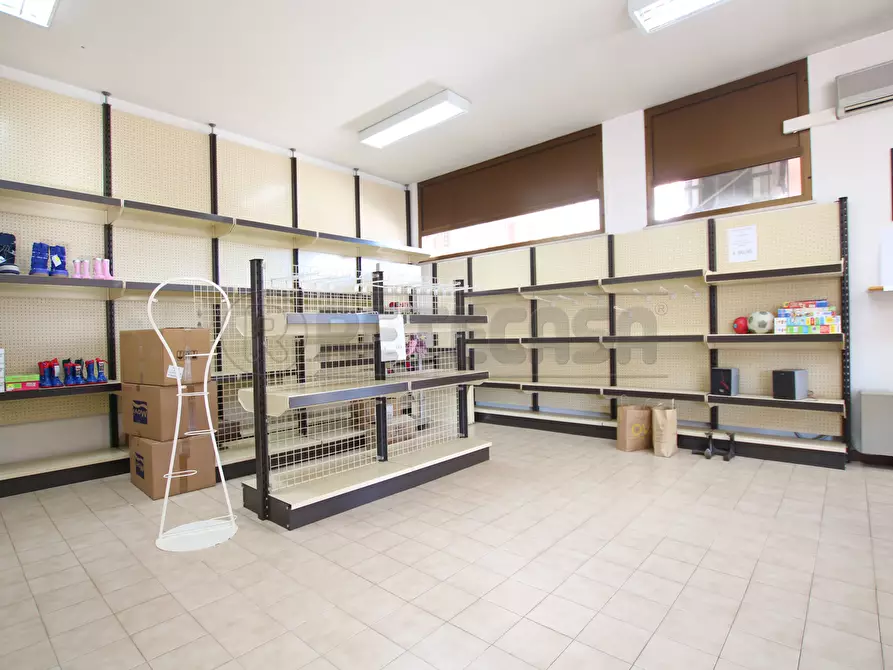 Immagine 5 di Locale commerciale in vendita  in Via Gaetano Salvemini 65 a Vicenza